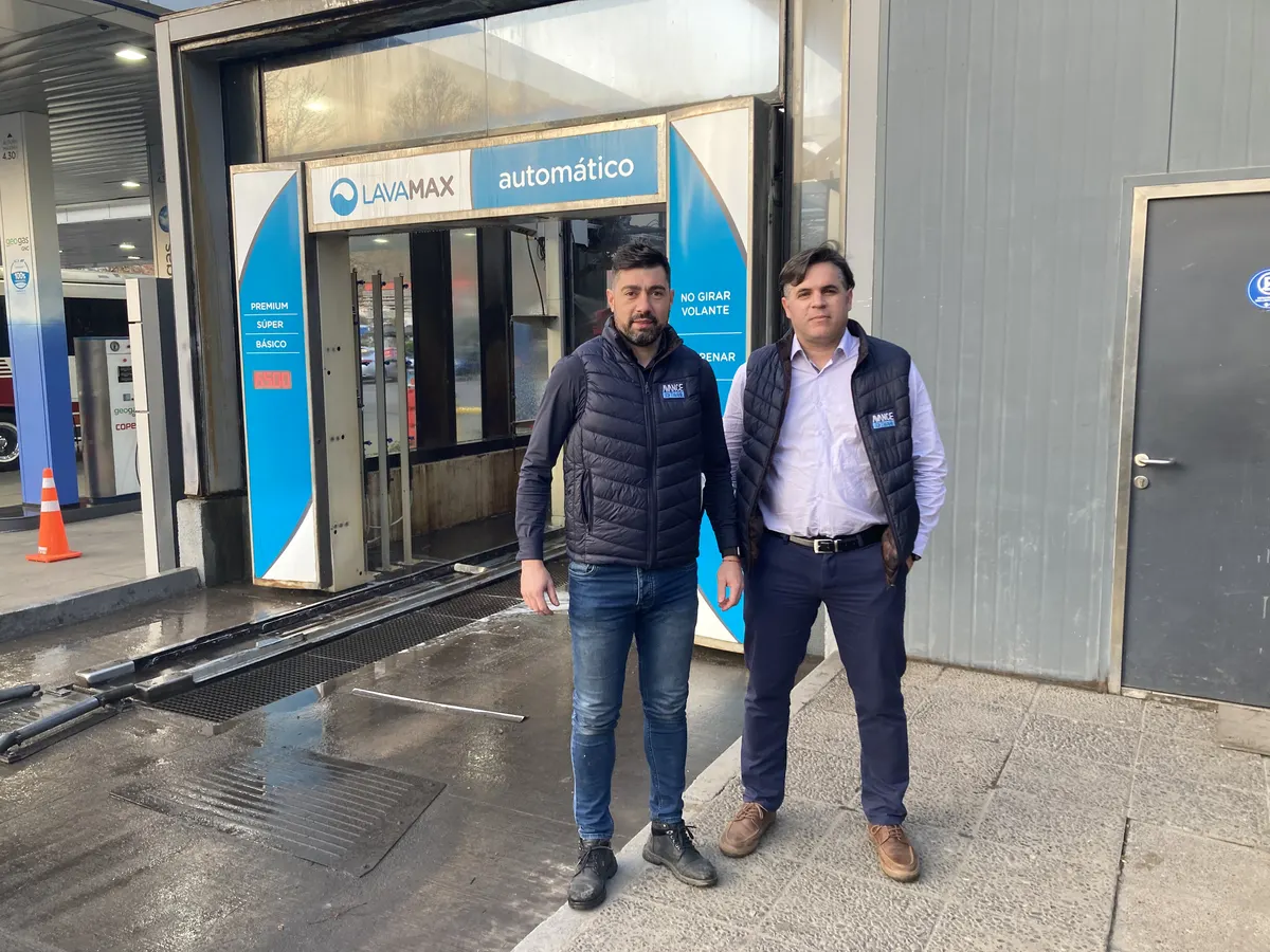 Daniel DÃaz and Germán Fernández at the Lavamax tunnel
